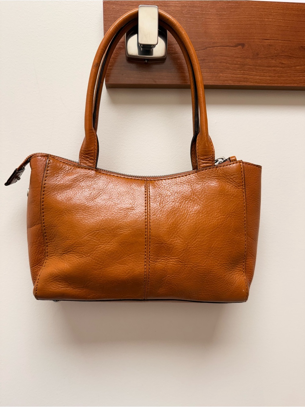 HOBO International Lola Classic Leather Tote Handbag in Cognac EUC